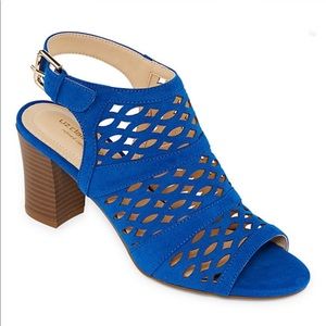 NWT Liz Claiborne Heeled Sandals in Royal Blue.